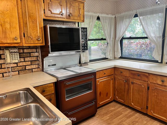 4902 Tressa Drive, Lansing, MI 48910