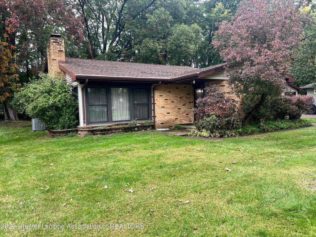 4902 Tressa Drive, Lansing, MI 48910