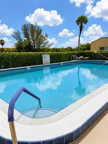 157 LAKE ANNE Drive, West Palm Beach, FL 33411