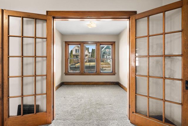 151 Edgewood LANE, West Bend, WI 53095