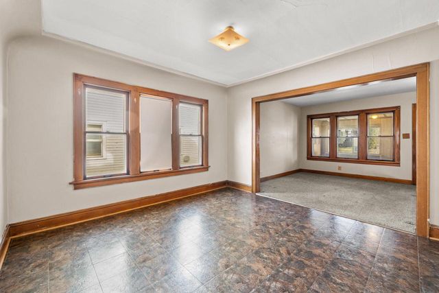 151 Edgewood LANE, West Bend, WI 53095