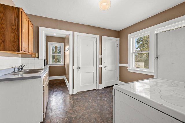 151 Edgewood LANE, West Bend, WI 53095