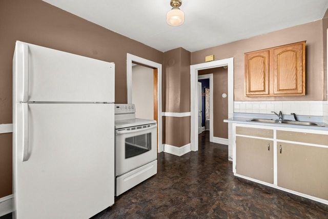 151 Edgewood LANE, West Bend, WI 53095