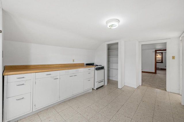 151 Edgewood LANE, West Bend, WI 53095