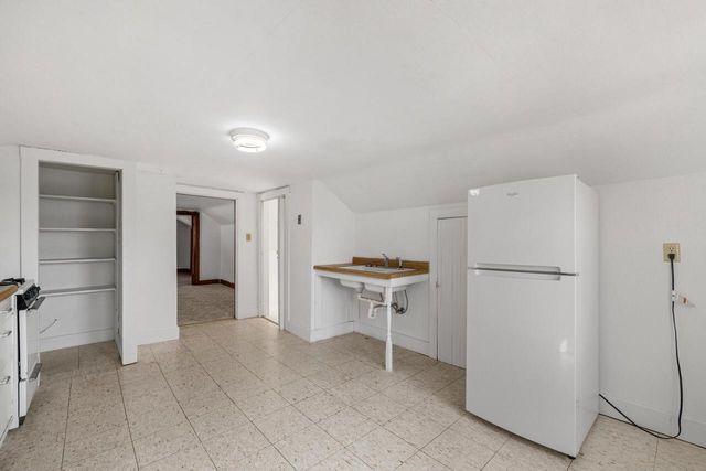 151 Edgewood LANE, West Bend, WI 53095