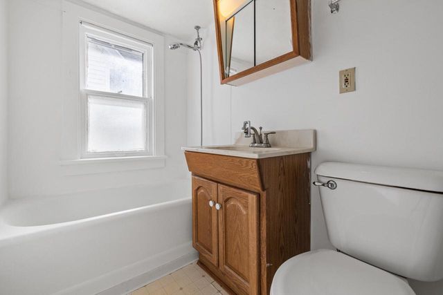 151 Edgewood LANE, West Bend, WI 53095