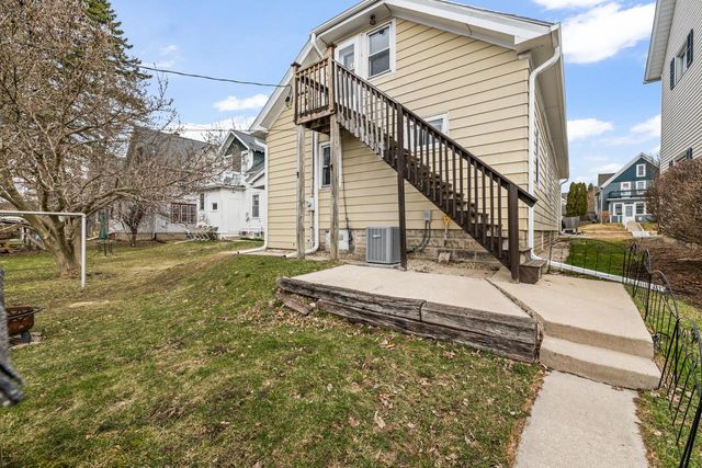 151 Edgewood LANE, West Bend, WI 53095