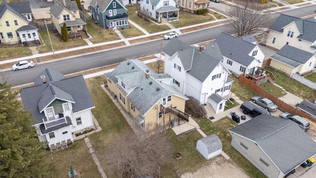 151 Edgewood LANE, West Bend, WI 53095