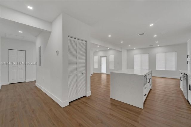 1733 NW 16th St 1, Miami, FL 33125