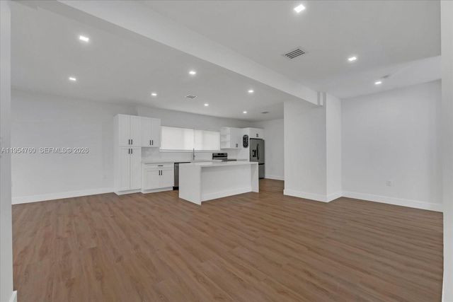 1733 NW 16th St 1, Miami, FL 33125