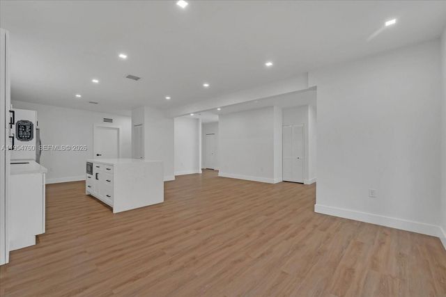 1733 NW 16th St 1, Miami, FL 33125