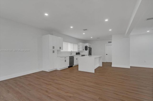 1733 NW 16th St 1, Miami, FL 33125