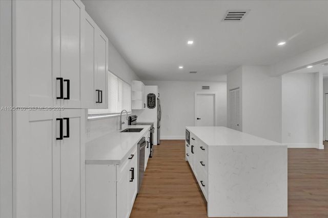 1733 NW 16th St 1, Miami, FL 33125