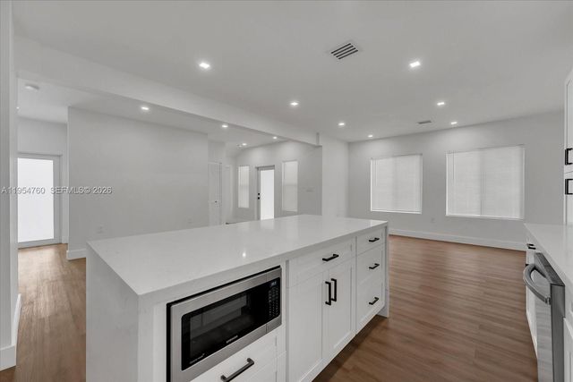 1733 NW 16th St 1, Miami, FL 33125