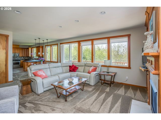 2165 SKYLINE Dr, Seaside, OR 97138