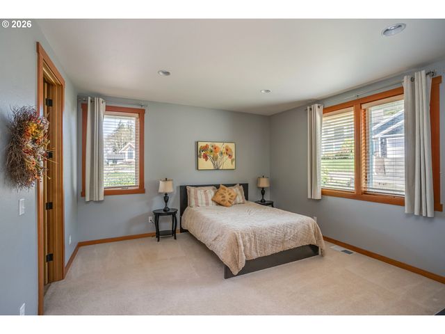 2165 SKYLINE Dr, Seaside, OR 97138