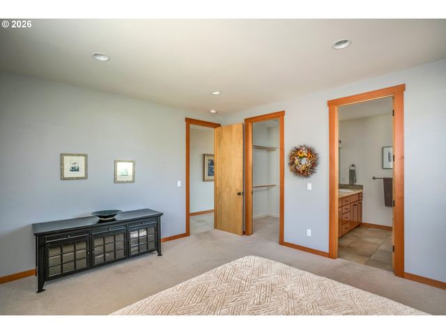 2165 SKYLINE Dr, Seaside, OR 97138