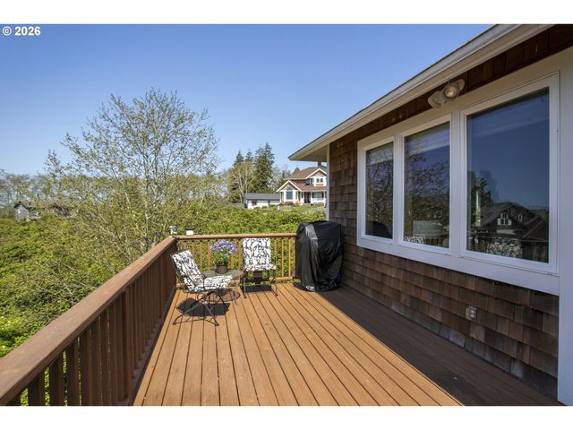 2165 SKYLINE Dr, Seaside, OR 97138