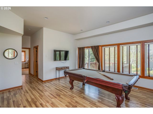2165 SKYLINE Dr, Seaside, OR 97138