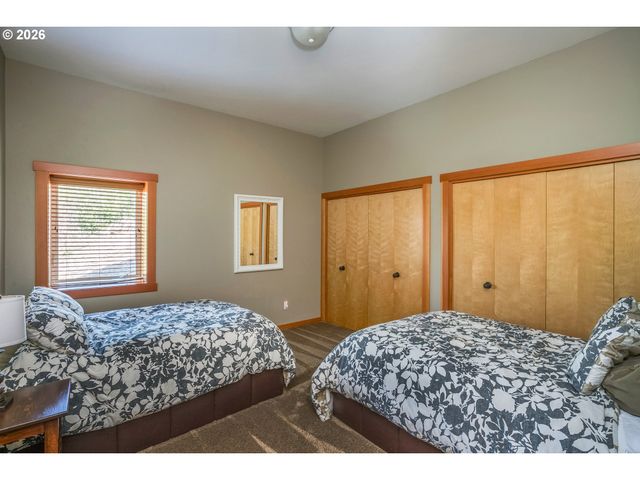2165 SKYLINE Dr, Seaside, OR 97138