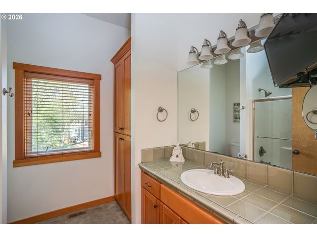 2165 SKYLINE Dr, Seaside, OR 97138