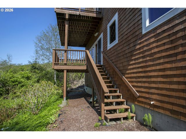 2165 SKYLINE Dr, Seaside, OR 97138