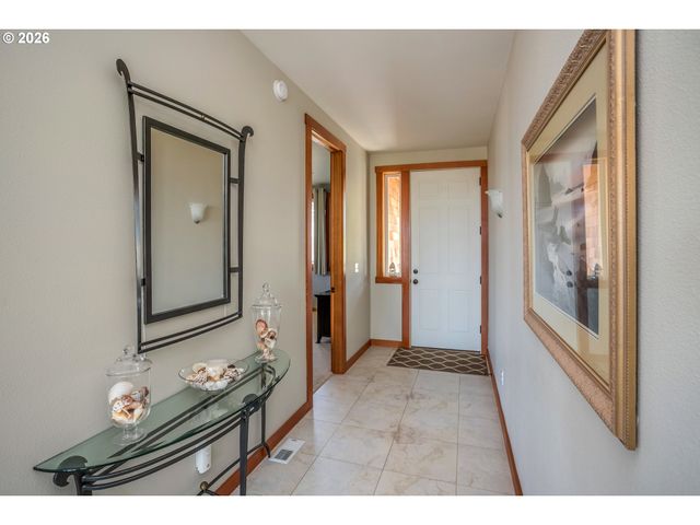 2165 SKYLINE Dr, Seaside, OR 97138