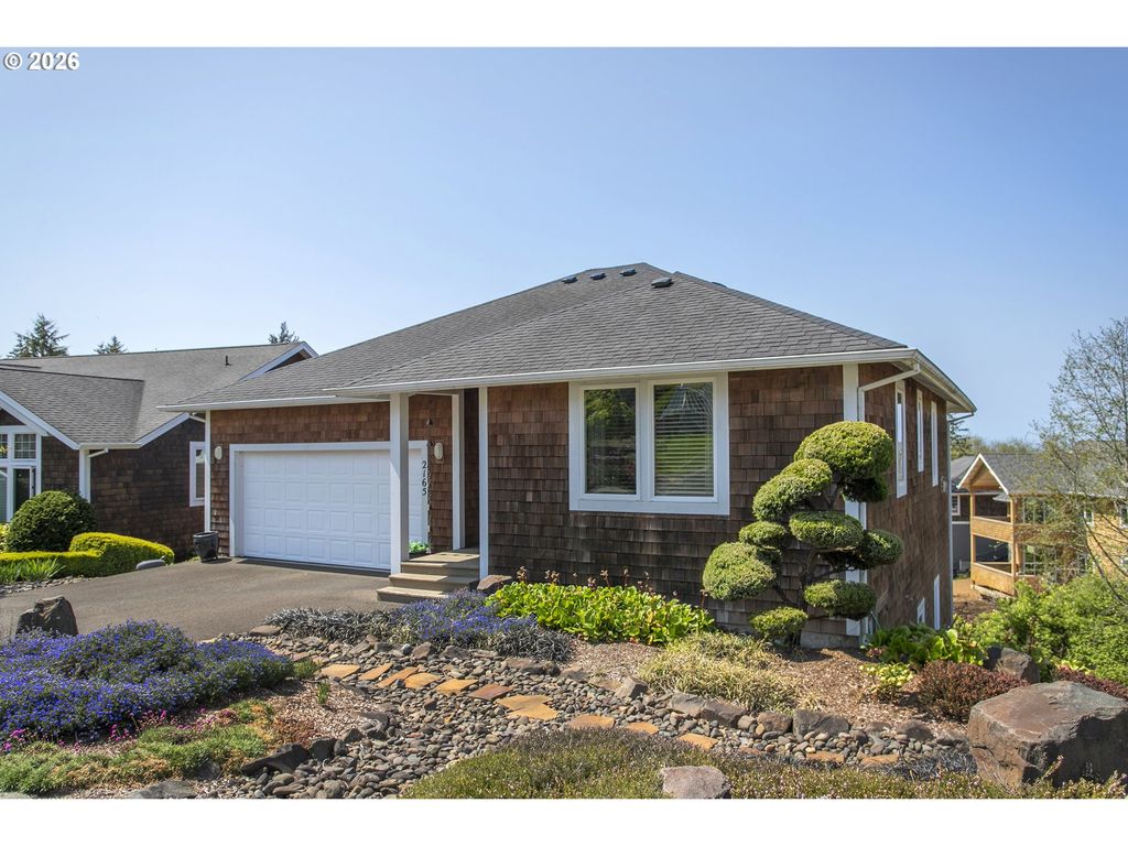 2165 SKYLINE Dr, Seaside, OR 97138