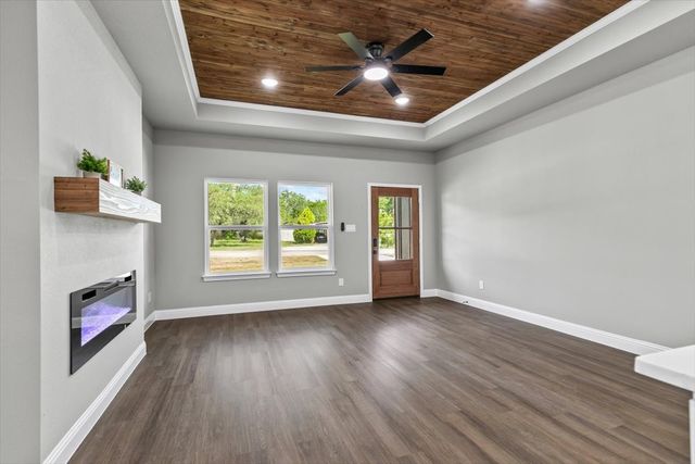 805 Arrowhead Court, Granbury, TX 76048
