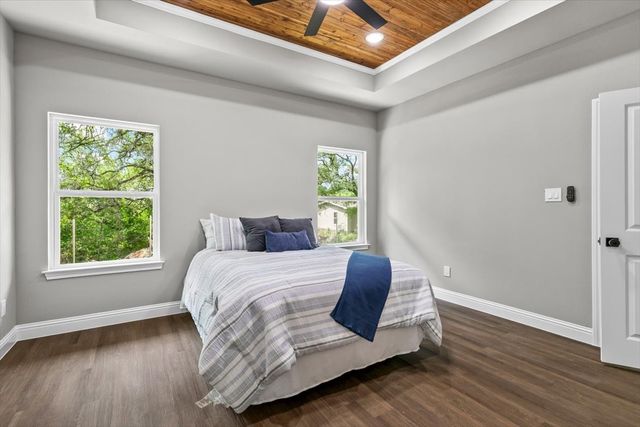 805 Arrowhead Court, Granbury, TX 76048