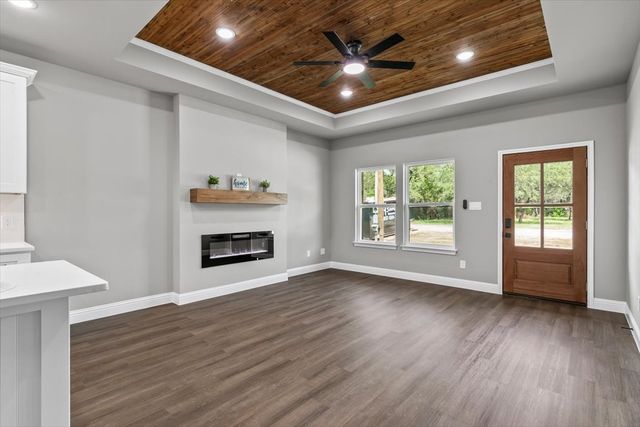 805 Arrowhead Court, Granbury, TX 76048