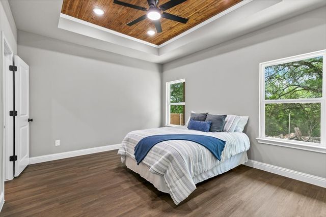 805 Arrowhead Court, Granbury, TX 76048