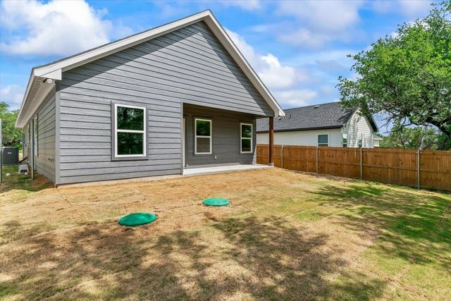 805 Arrowhead Court, Granbury, TX 76048