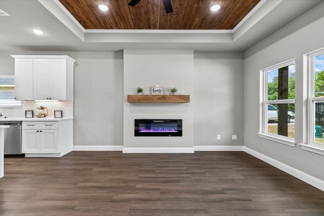 805 Arrowhead Court, Granbury, TX 76048