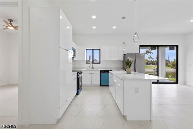 2130 NE 26th ST, Cape Coral, FL 33909