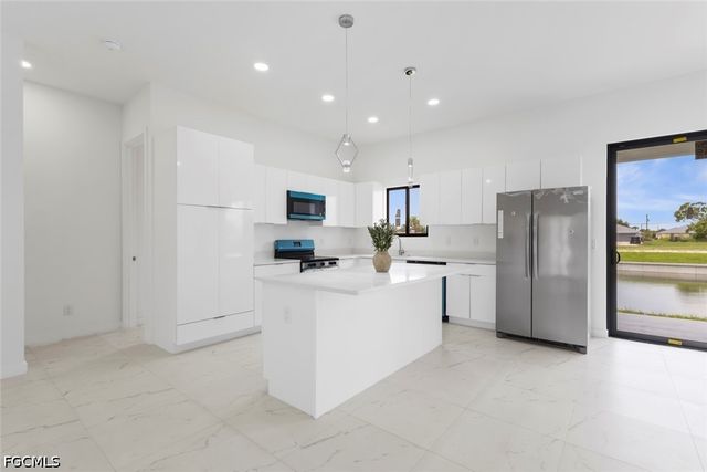 2130 NE 26th ST, Cape Coral, FL 33909