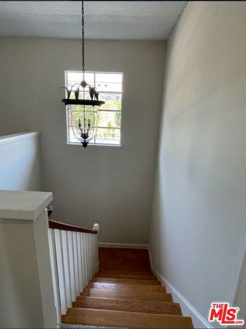5238 Los Encantos Way, Los Angeles, CA 90027
