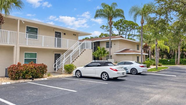 954 LA COSTA CIRCLE 1, Sarasota, FL 34237