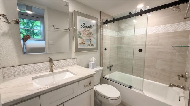 954 LA COSTA CIRCLE 1, Sarasota, FL 34237