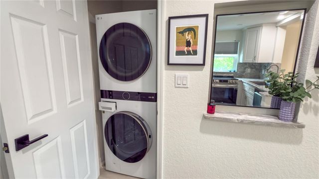 954 LA COSTA CIRCLE 1, Sarasota, FL 34237