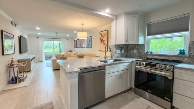 954 LA COSTA CIRCLE 1, Sarasota, FL 34237