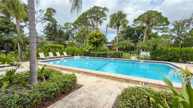 954 LA COSTA CIRCLE 1, Sarasota, FL 34237
