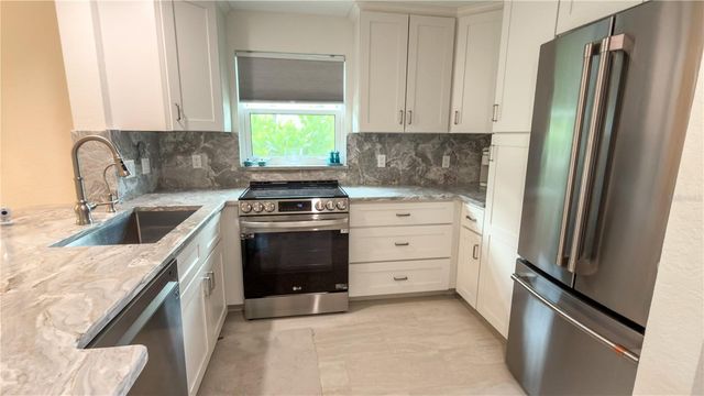 954 LA COSTA CIRCLE 1, Sarasota, FL 34237