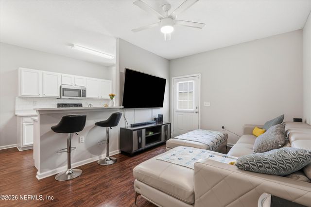 1376 MANOTAK Avenue, Jacksonville, FL 32210