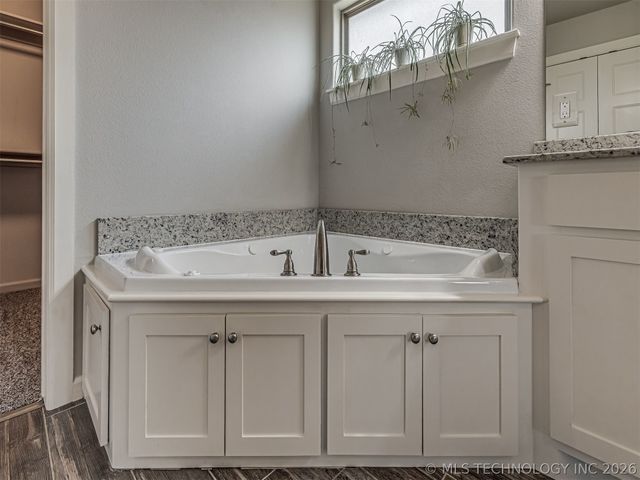 13040 E 137th Street N, Collinsville, OK 74021