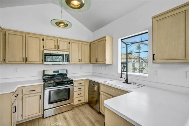 18108 Erik Court 588, Canyon Country, CA 91387