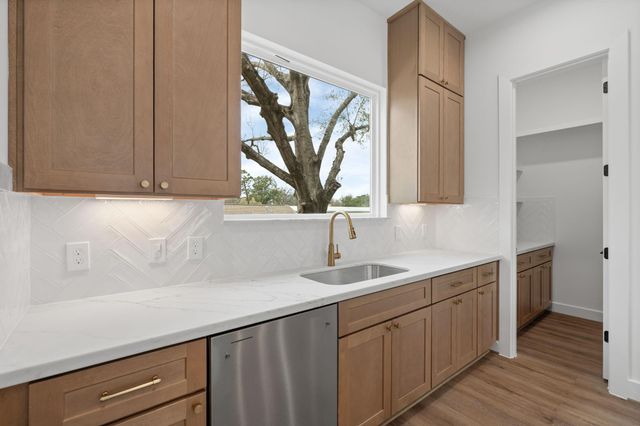 826 Curtin Street F, Houston, TX 77018