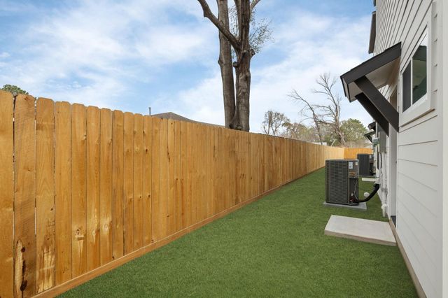 826 Curtin Street F, Houston, TX 77018