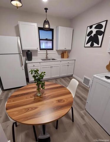 3012 Fullerton, Detroit, MI 48238