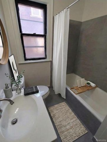 3012 Fullerton, Detroit, MI 48238